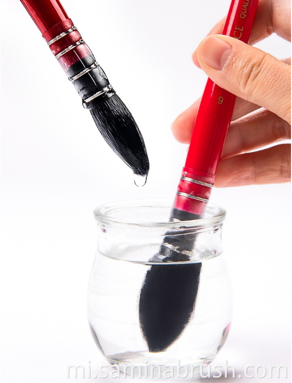 Paraihe peita whero Red Paint Brush